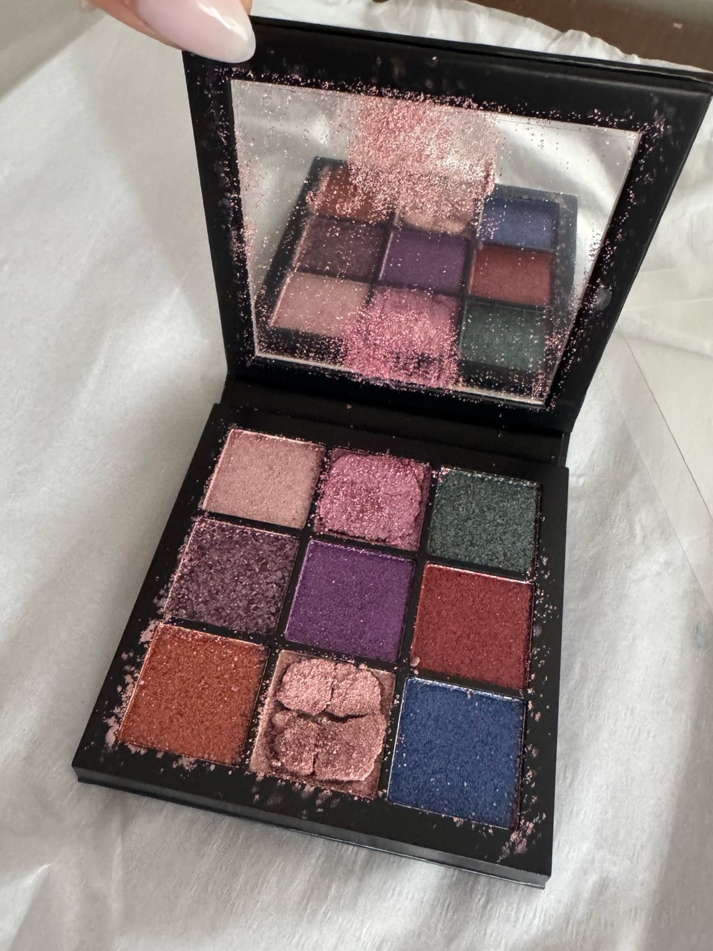 💥SALE💥 Huda Beauty Gemstone Obsessions Eyeshadow Palette, 3 Broken Eyeshadows
